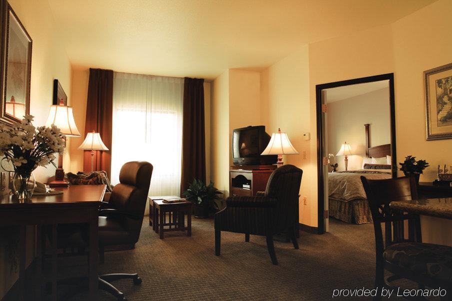 Staybridge Suites Wichita, An Ihg Hotel Room photo